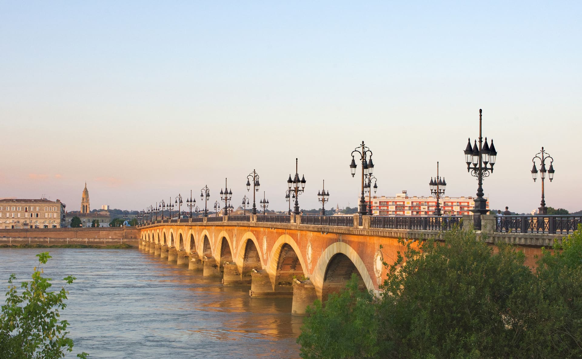 Le Pont de Pierre sur la Garonne à Bordeaux